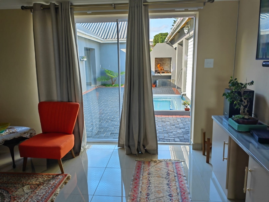 5 Bedroom Property for Sale in Pearly Beach Western Cape